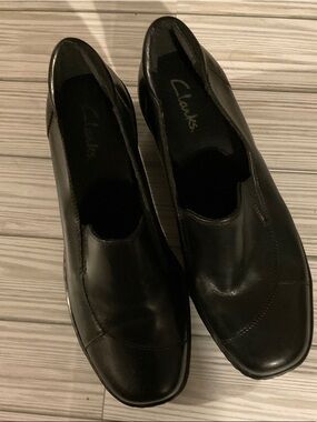 Clarks Black Slip-On Leather Dress Shoes 7 1/2